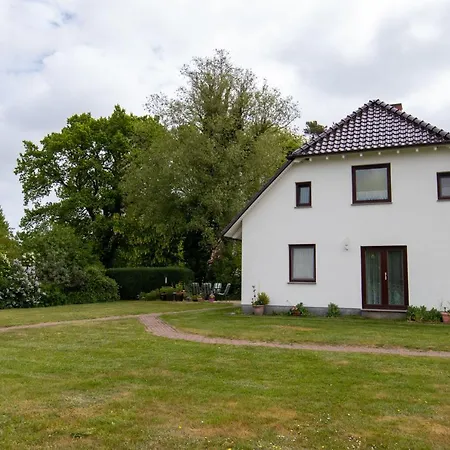 Urlaubs-appartement Am Dorfrand Apartment Wieck